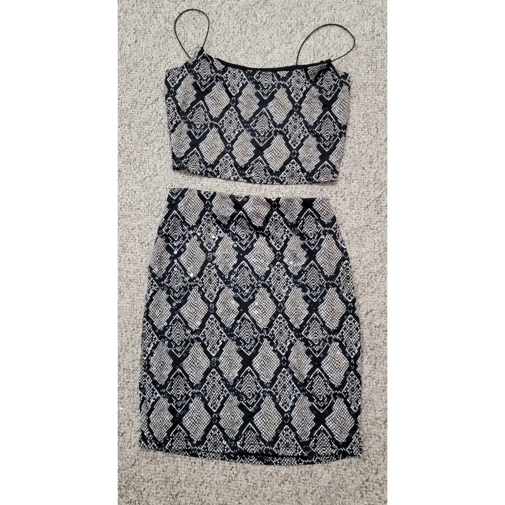 Black and Cream ZigZag Printed Crop Top and Skirt